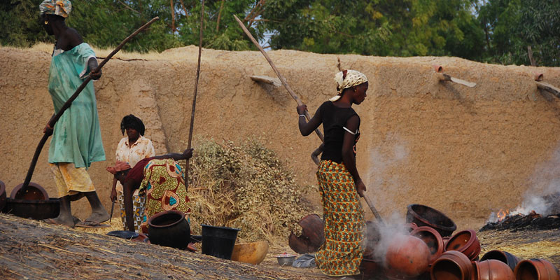 Atelier de poterie malienne