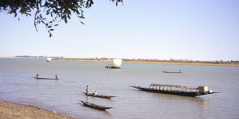 Balade en pirogue sur le fleuve Niger